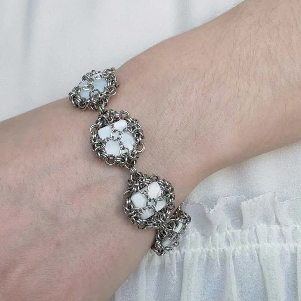 Vintage silver and white mother-of-pearl medieval bracelet - Picture 4 of 13
